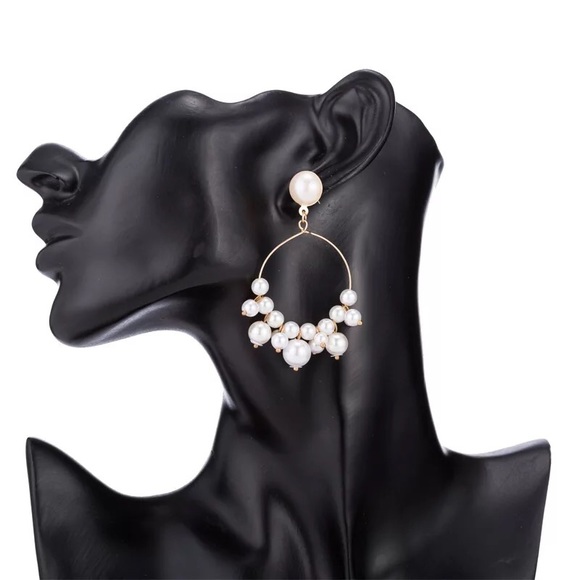 Gold and pearl dangle hoop earrings. - Picture 2 of 4